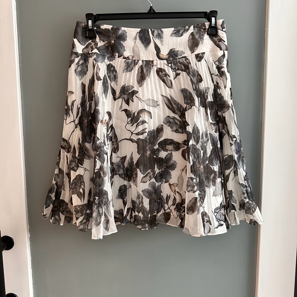 Ann Taylor Black & White Floral Pleated Skater Skirt